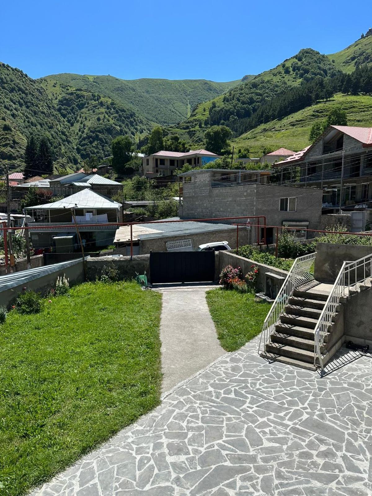 Polaris Kazbegi Hotell Eksteriør bilde